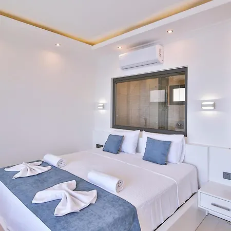 Sleeps 6 With Pool Air Con And Wifi