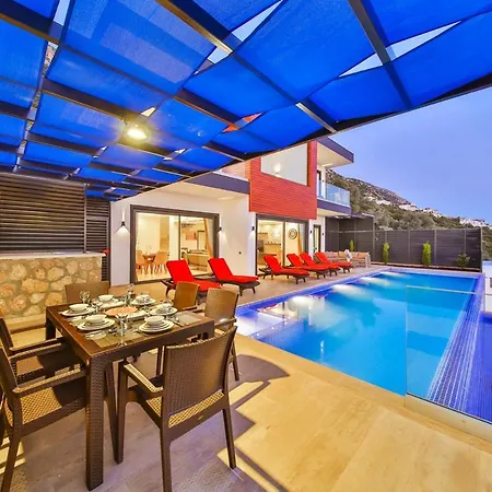 Villa Sleeps 6 With Pool Air Con And Wifi